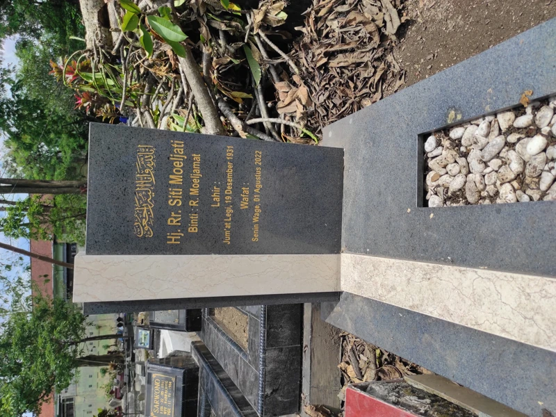 HJ. RR. SITI MOELJATI