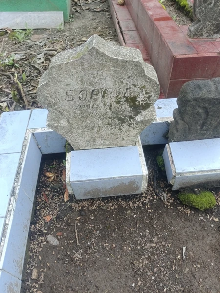 mbah surip/pak de soerip