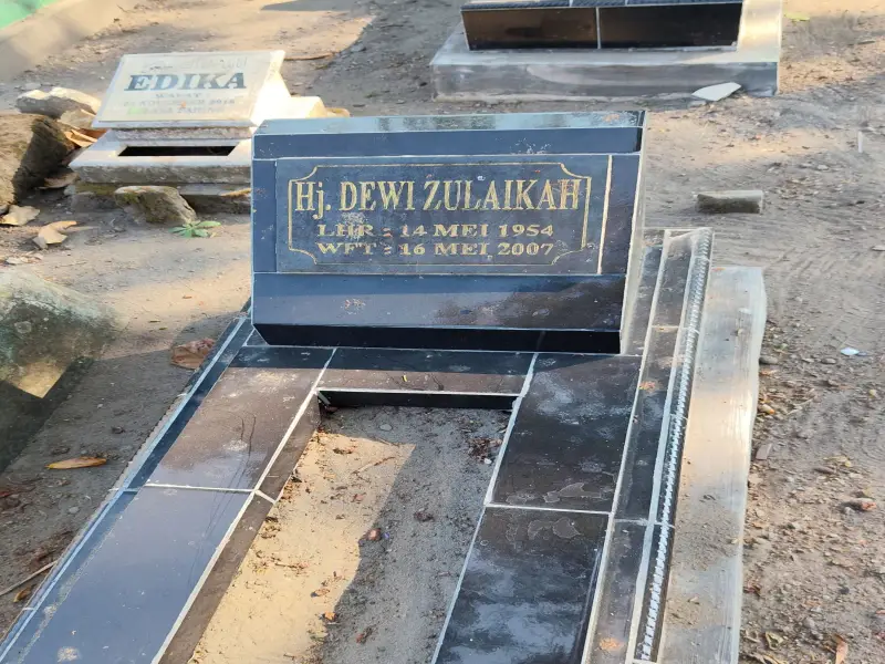 Hj. Dewi Zulaikah