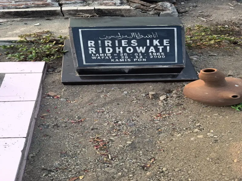 Riries Ike Ridhowati