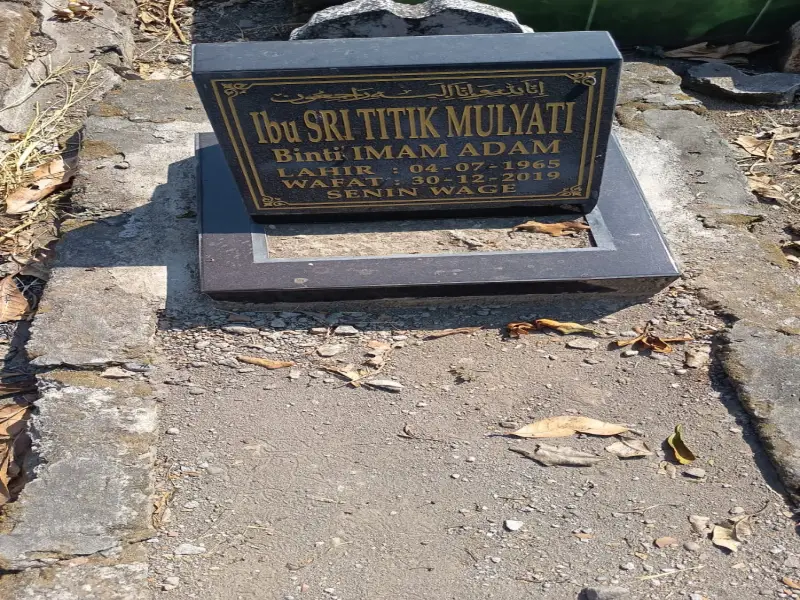 Ibu Sri Titik Mulyati
