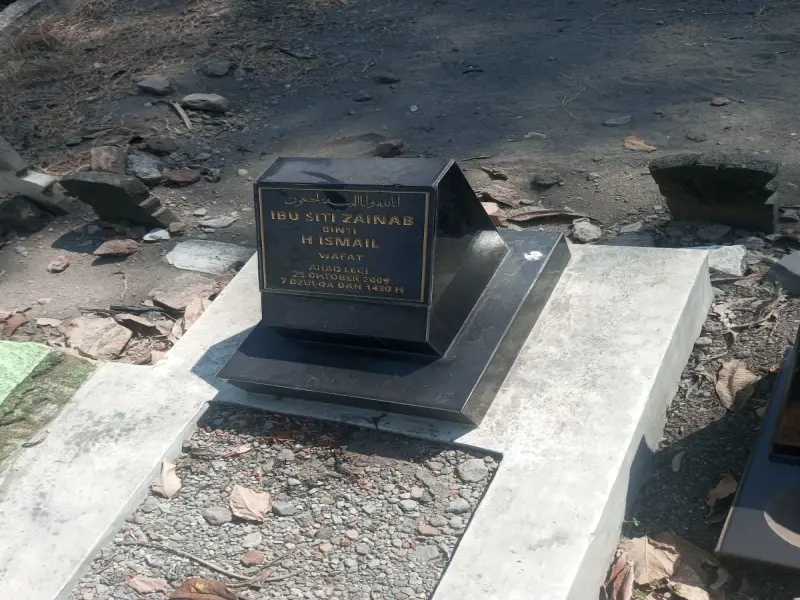 Ibu Siti Zainab