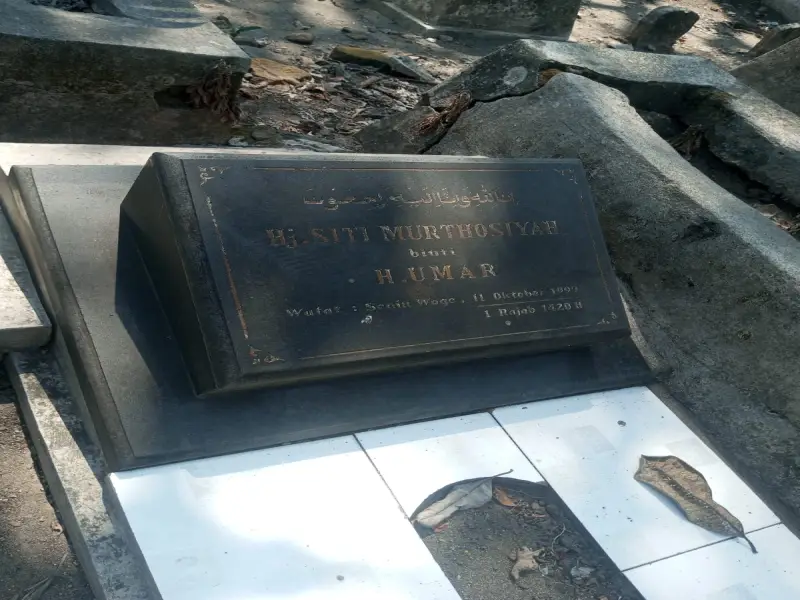 Hj. Siti murthosiyah
