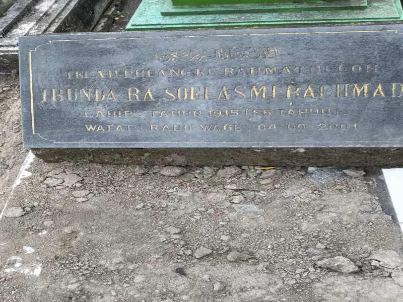 Ibunda RA Soelasmi Rachmad